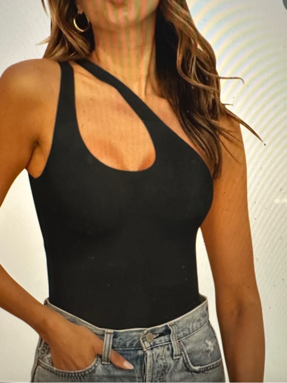 NWOT ReoRia Black One-Shoulder Cutout Bodysuit, medium